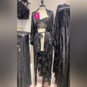 Victoria's Secret VS Archives Floral Burnout Satin Robe In Black Size XS/S BNWT✨